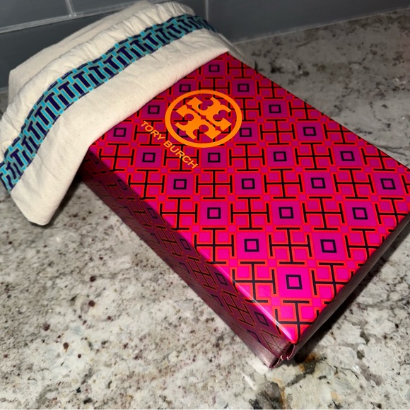 Size 9 Tory Burch Flats - Picture 10 of 10